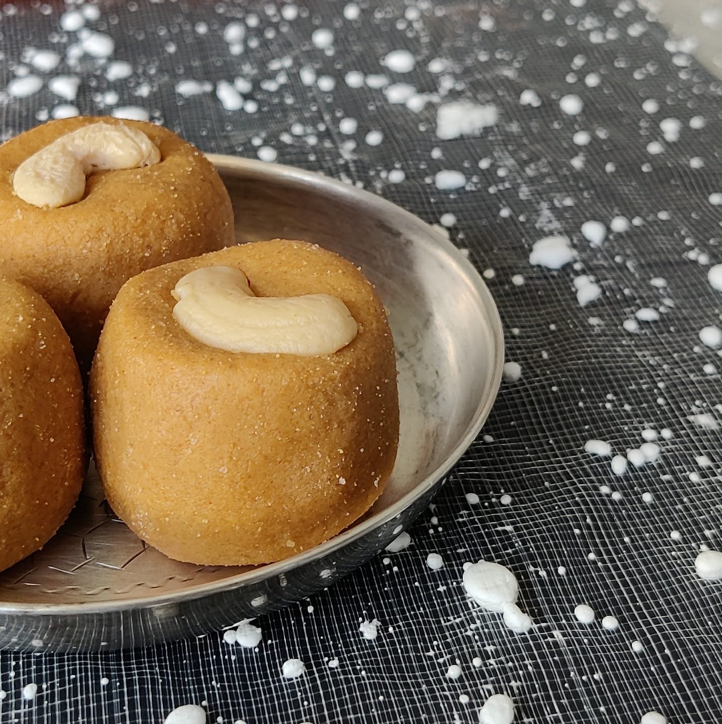 Besan Laddoo (Pure Ghee) 500g